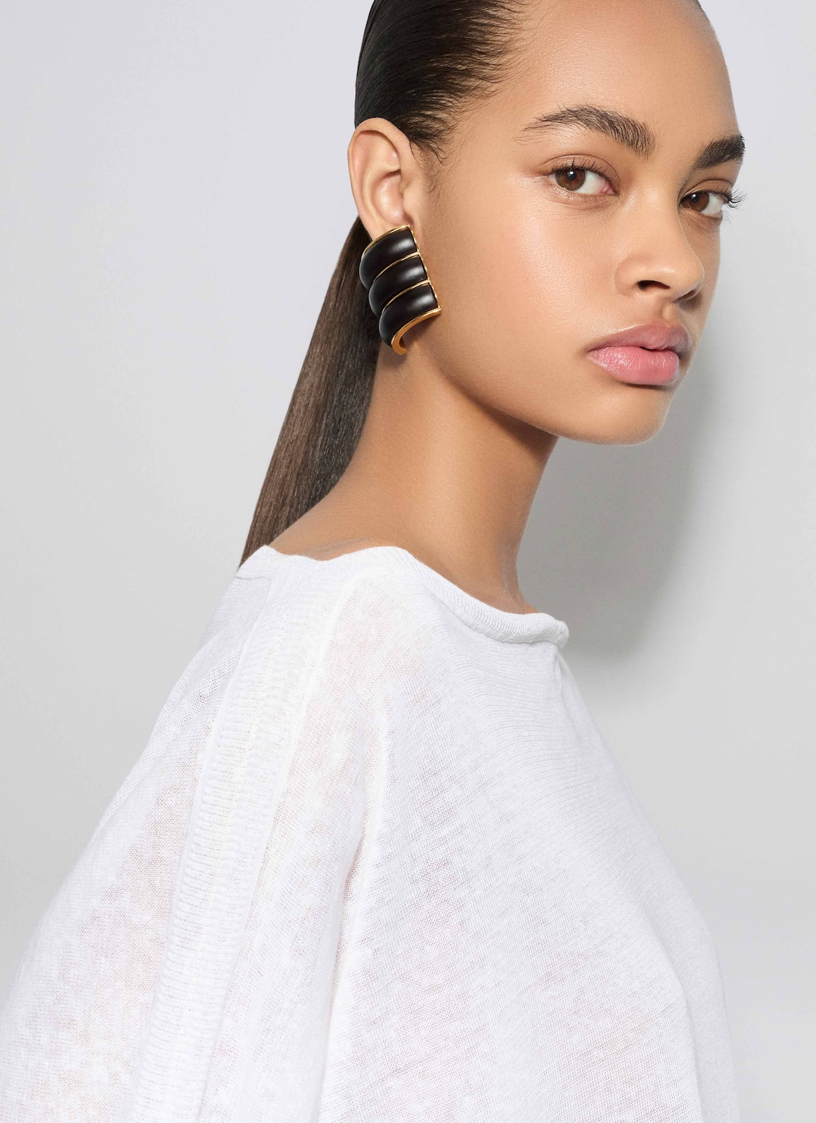 BUMPER CLIP EARRINGS ALAÏA BROWN BUMPER CLIP EARRINGS